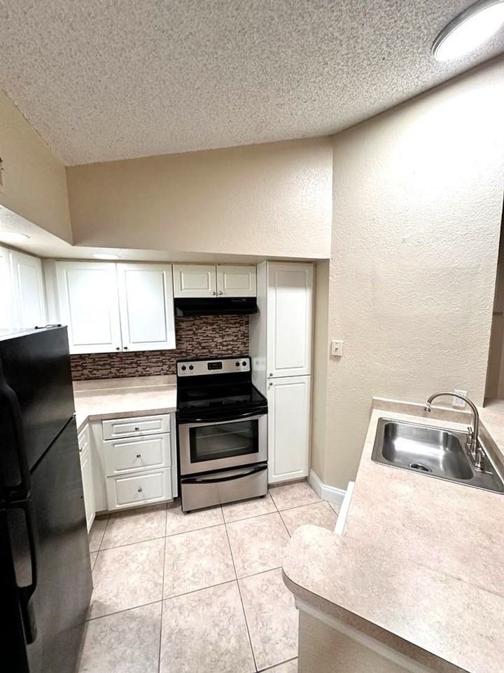 5737 Gatlin Ave #425 - Photo 5 of 15