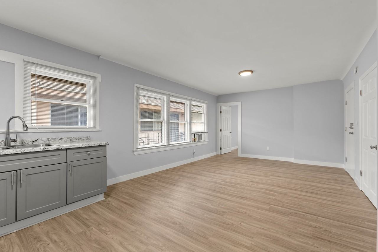 532-534 S St Louis St - Photo 3 of 5