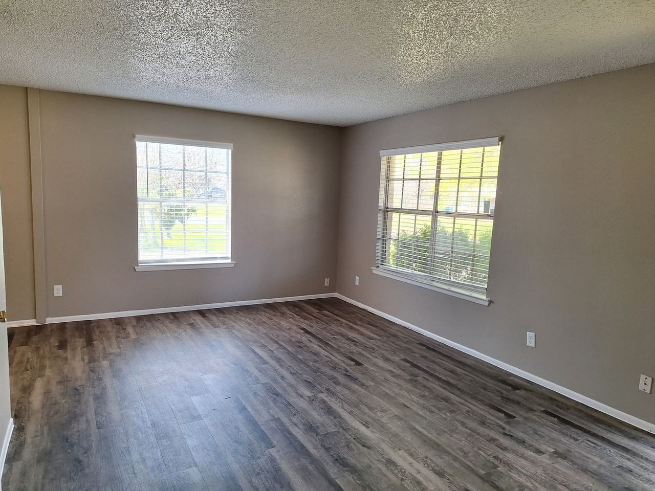 2706 Wheatfield Dr - Photo 3 of 17