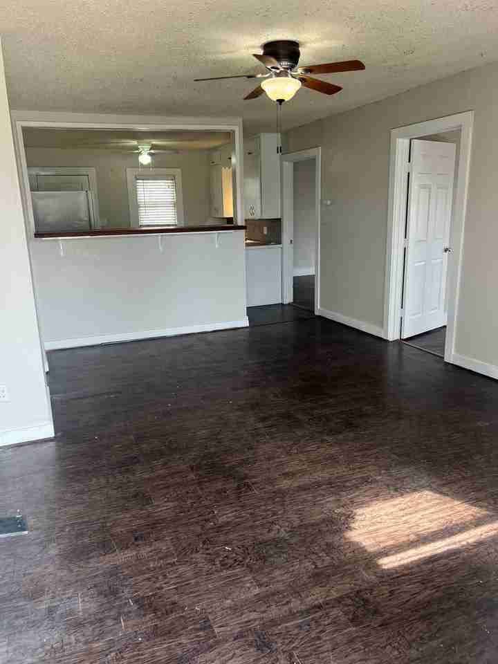 705 E Arkansas Ave - Photo 2 of 11