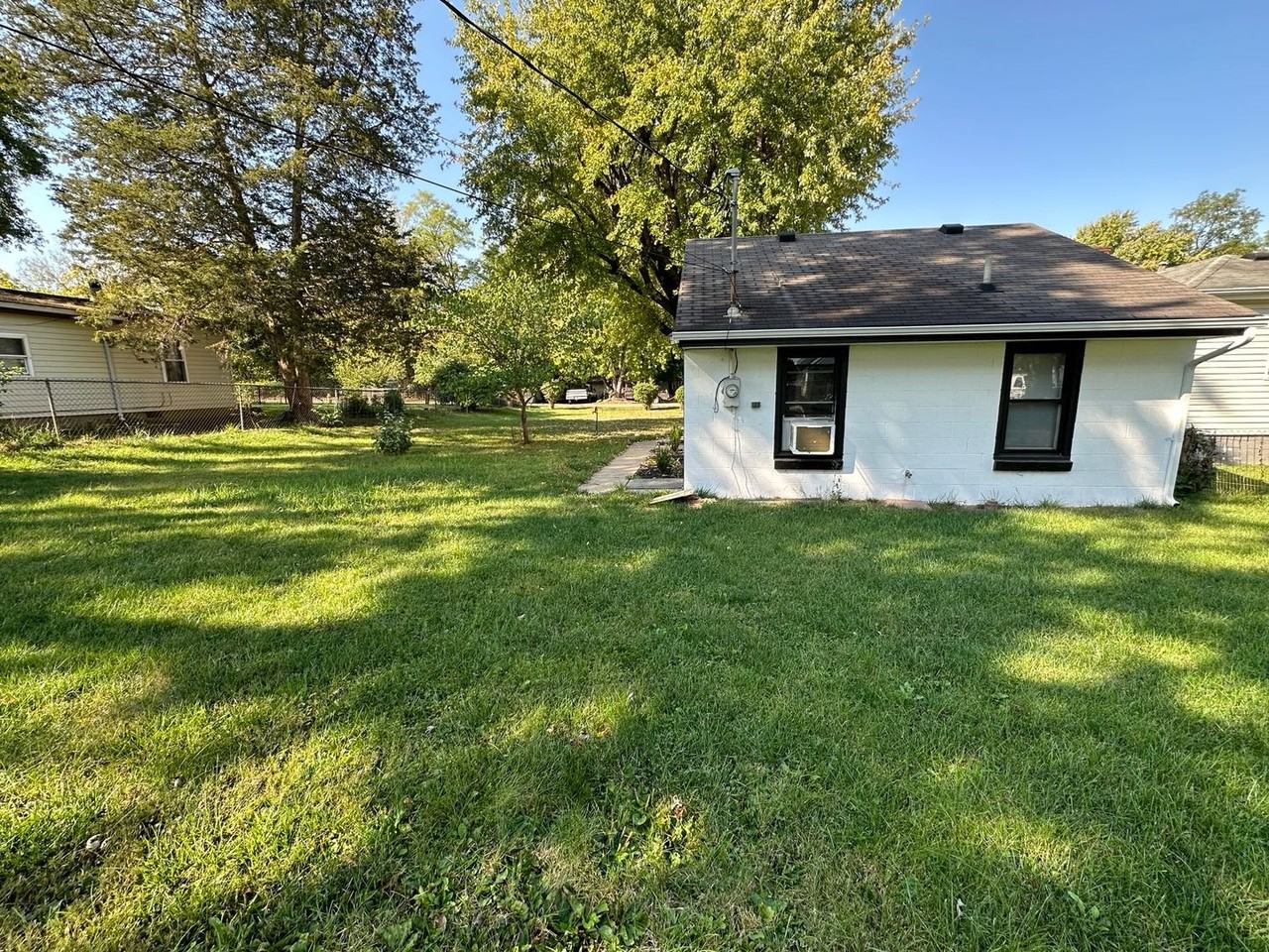 1956 Williams St - Photo 2 of 10