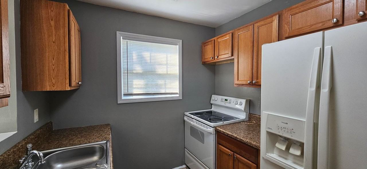 915 Mapleash Ave - Photo 7 of 16