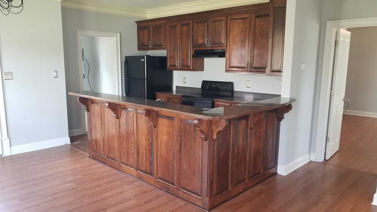 611 N Davis St - Photo 3 of 14