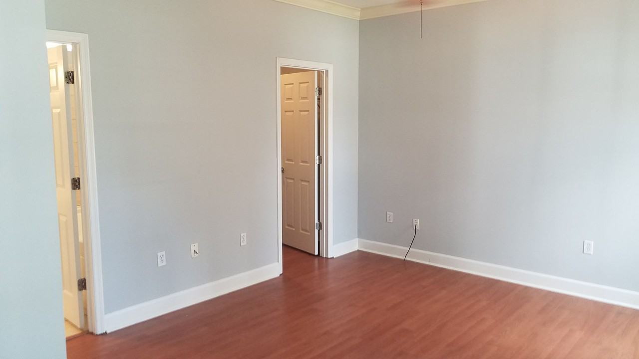 611 N Davis St - Photo 6 of 14