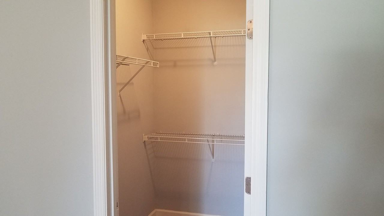 611 N Davis St - Photo 7 of 14