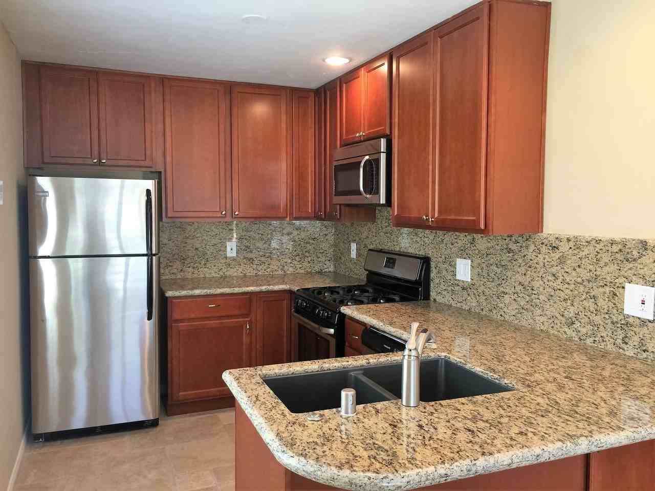 131 Daisy Ave - Photo 3 of 20