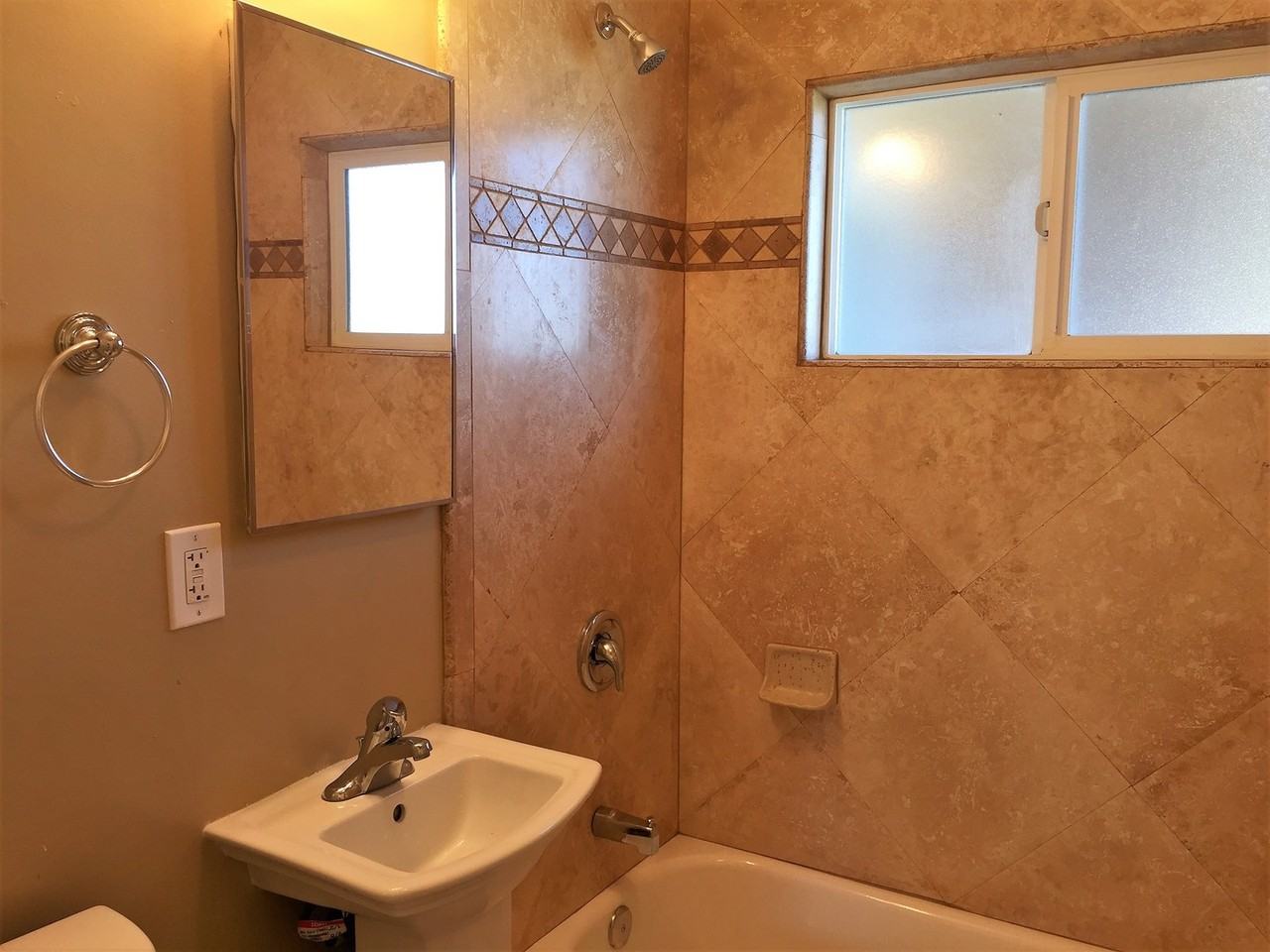 131 Daisy Ave - Photo 5 of 20