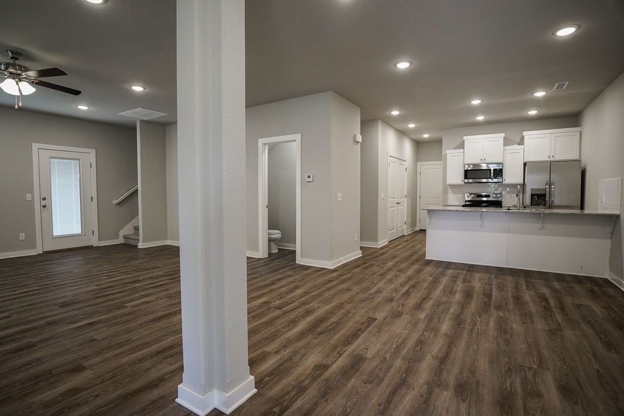 608 N Salem Rd - Photo 3 of 33