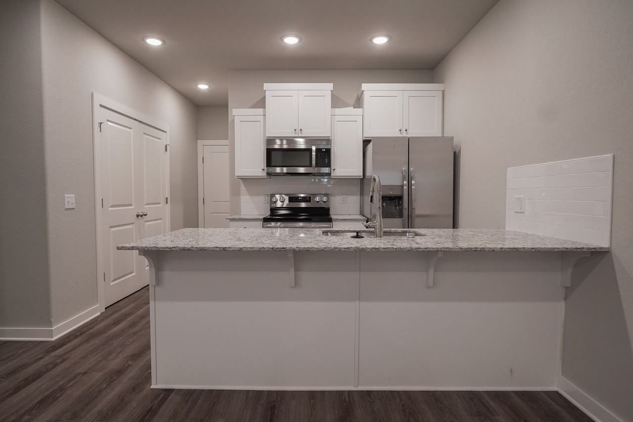 608 N Salem Rd - Photo 4 of 33