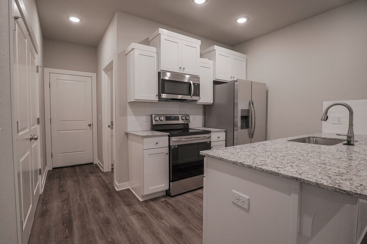 608 N Salem Rd - Photo 5 of 33