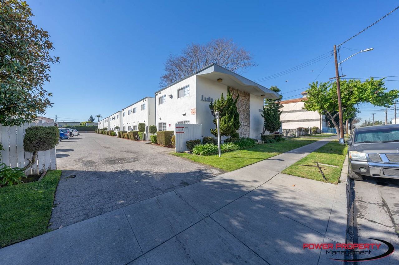 9842 Ramona St - Photo 2 of 4