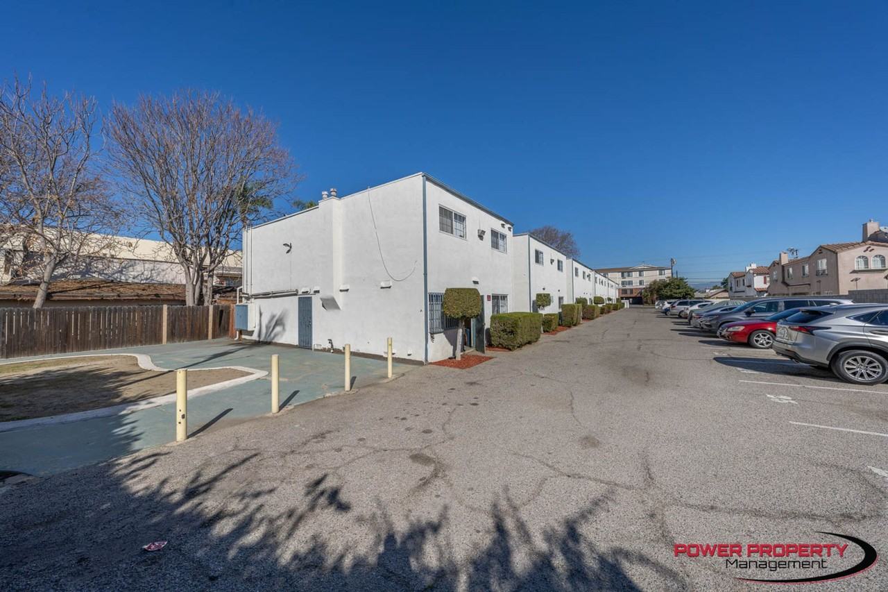 9842 Ramona St - Photo 3 of 4