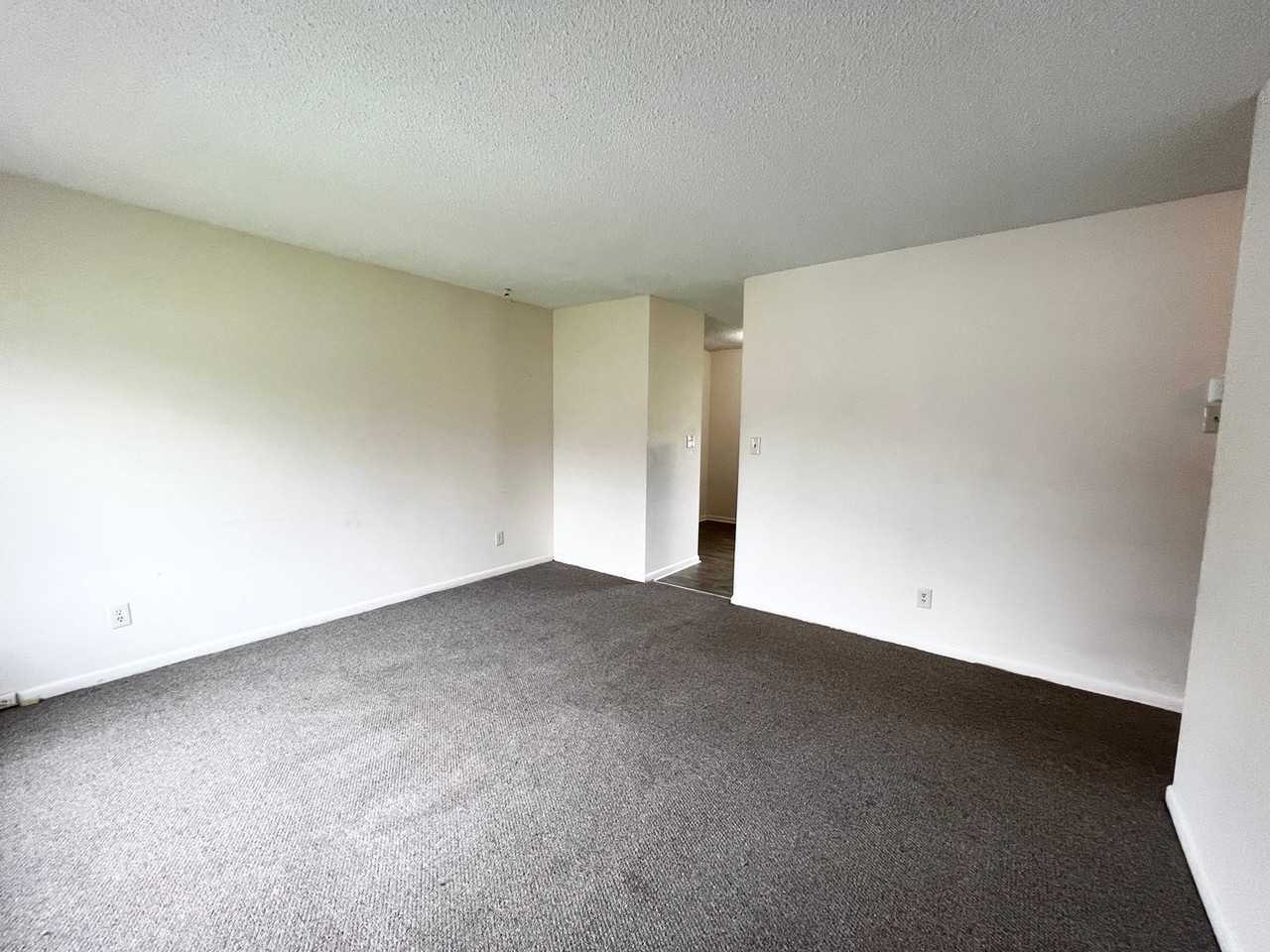 402 New Jersey Ave - Photo 2 of 10