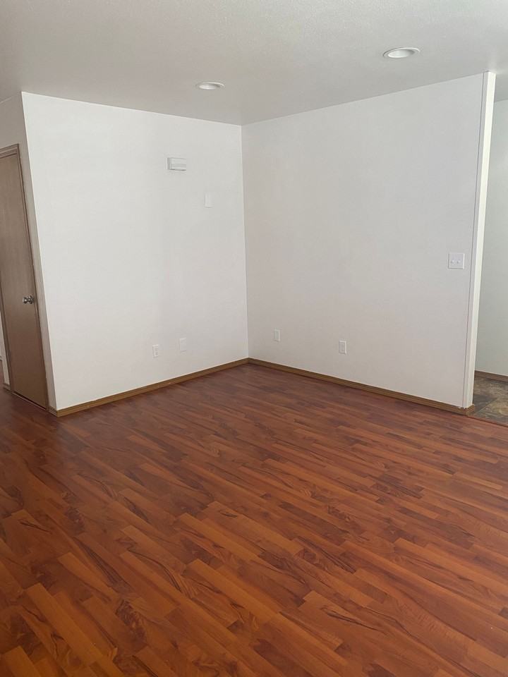 1308/1310 W Lakeside Dr - Photo 5 of 17