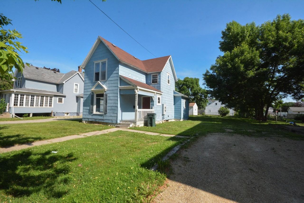 606 2nd Ave NW - Photo 2 of 11