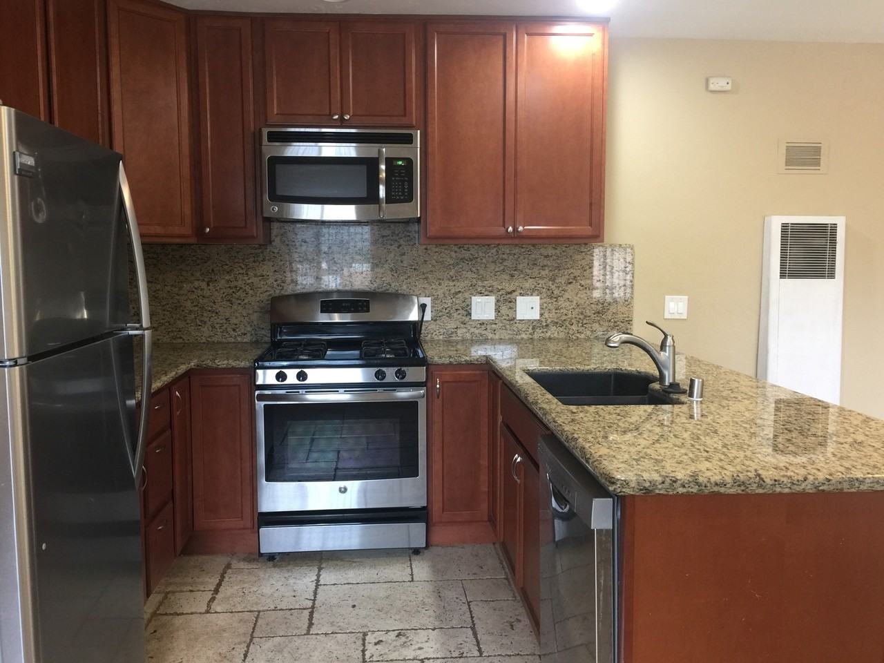 5065 W Point Loma Blvd #G - Photo 3 of 9