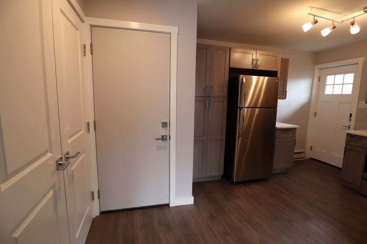 219 W Main St - Photo 2 of 20