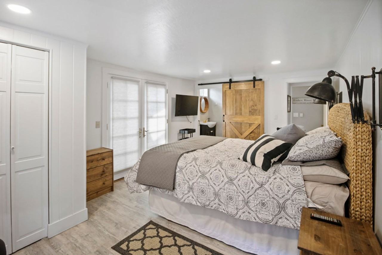 200 Garfield St - Photo 4 of 44