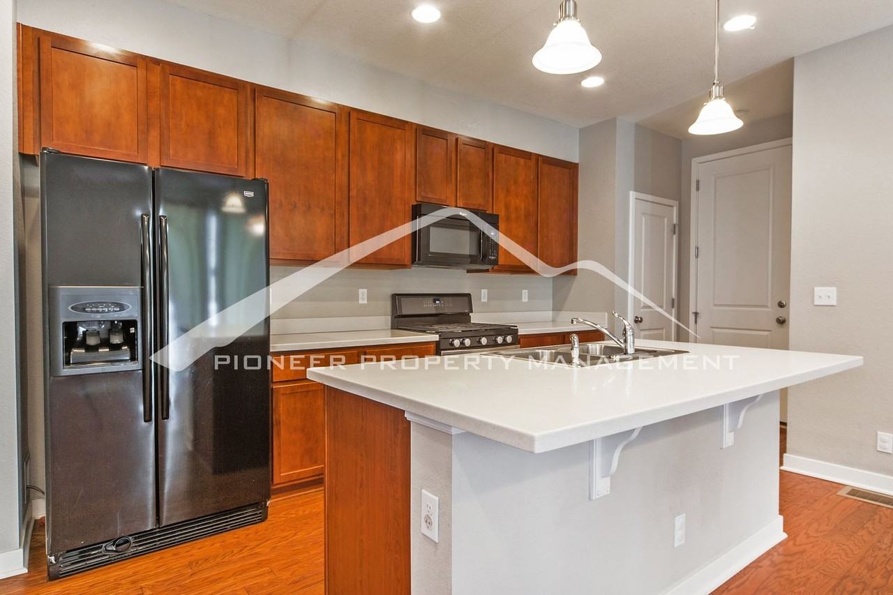 11317 Uptown Ave - Photo 2 of 15