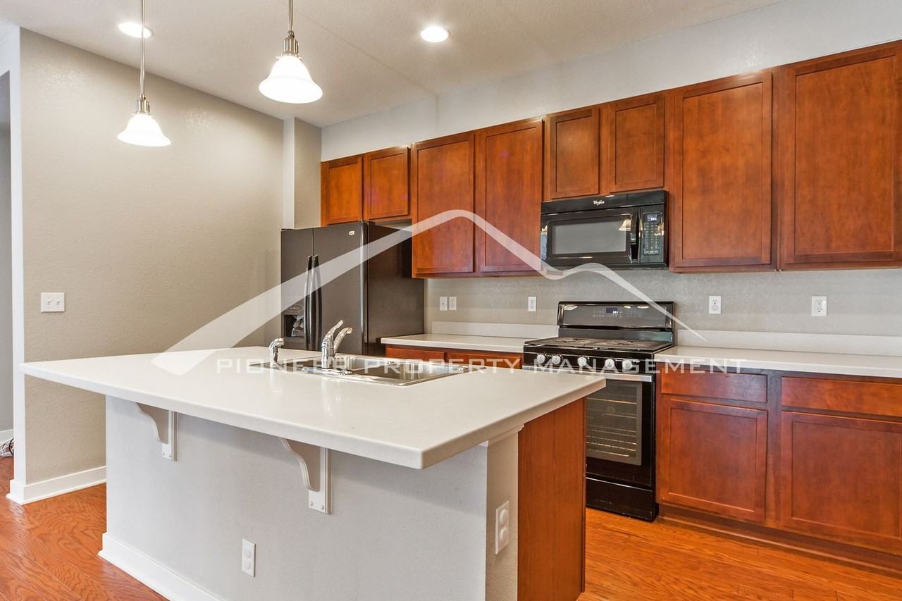 11317 Uptown Ave - Photo 3 of 15