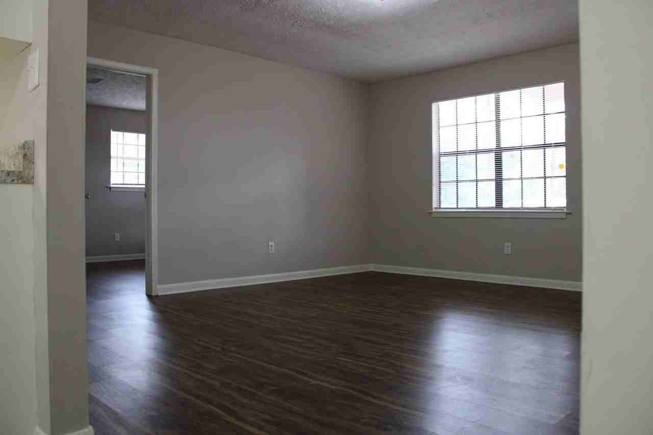 325 Angela St - Photo 2 of 16