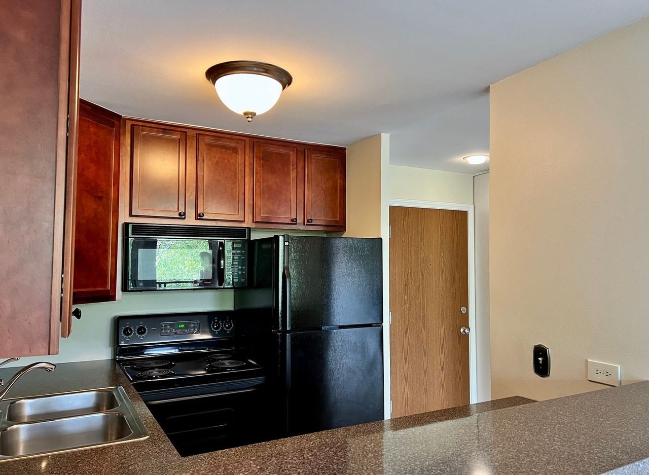 5900 Oakwood Dr #3F - Photo 3 of 17