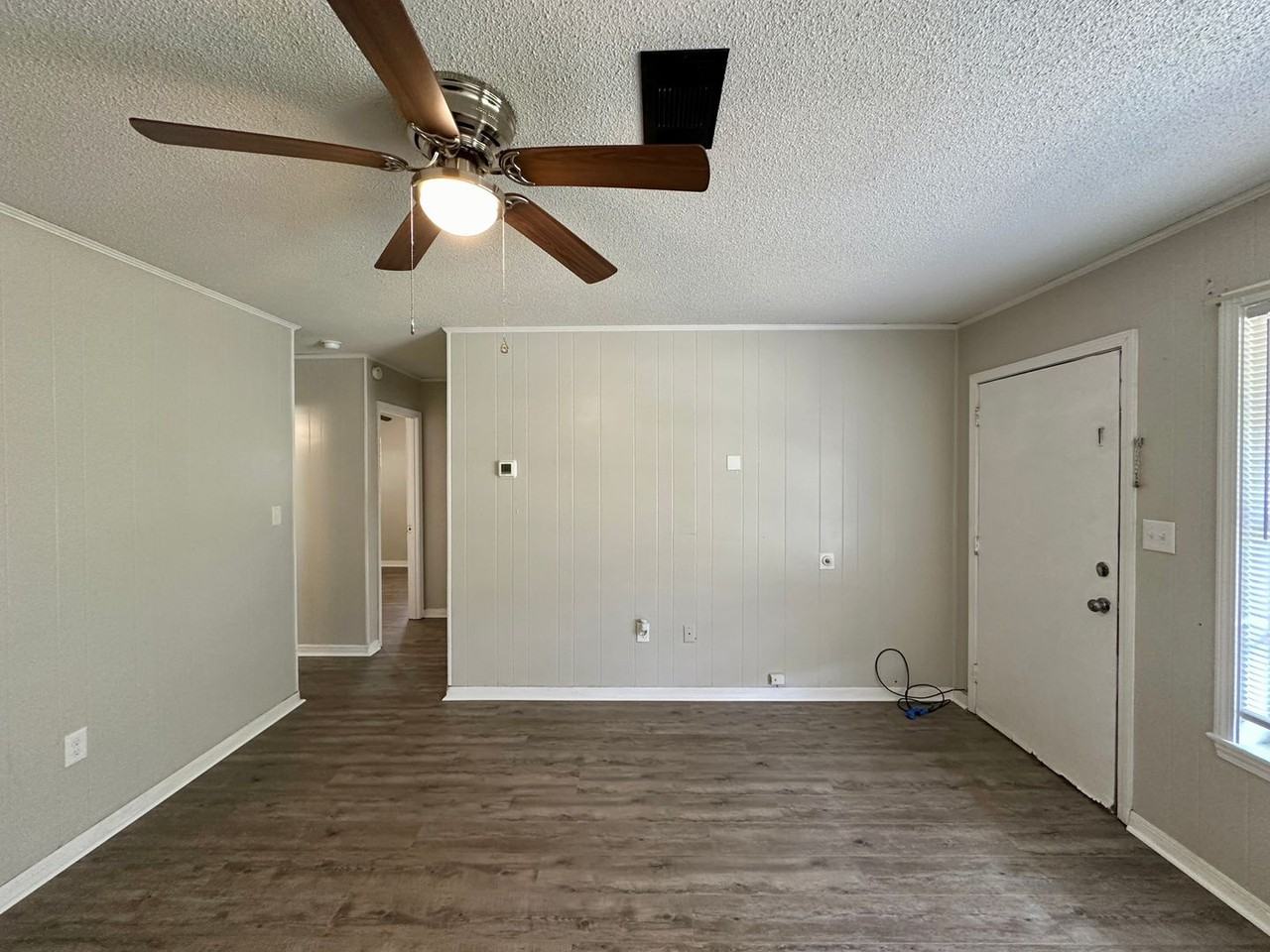 1601 Acorn Ln - Photo 2 of 14