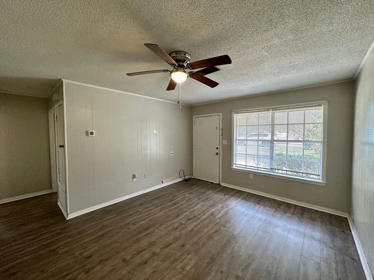 1601 Acorn Ln - Photo 3 of 14