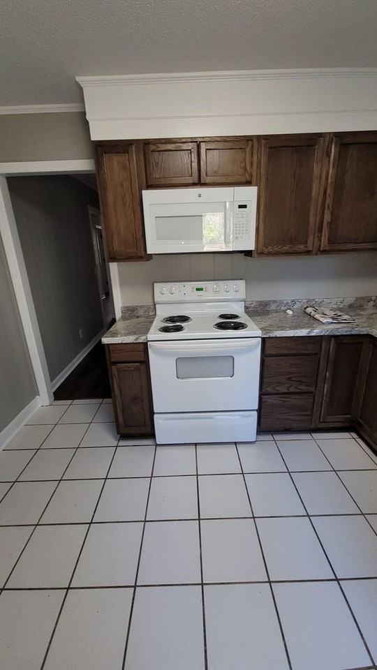 83 Hope Ln - Photo 2 of 17