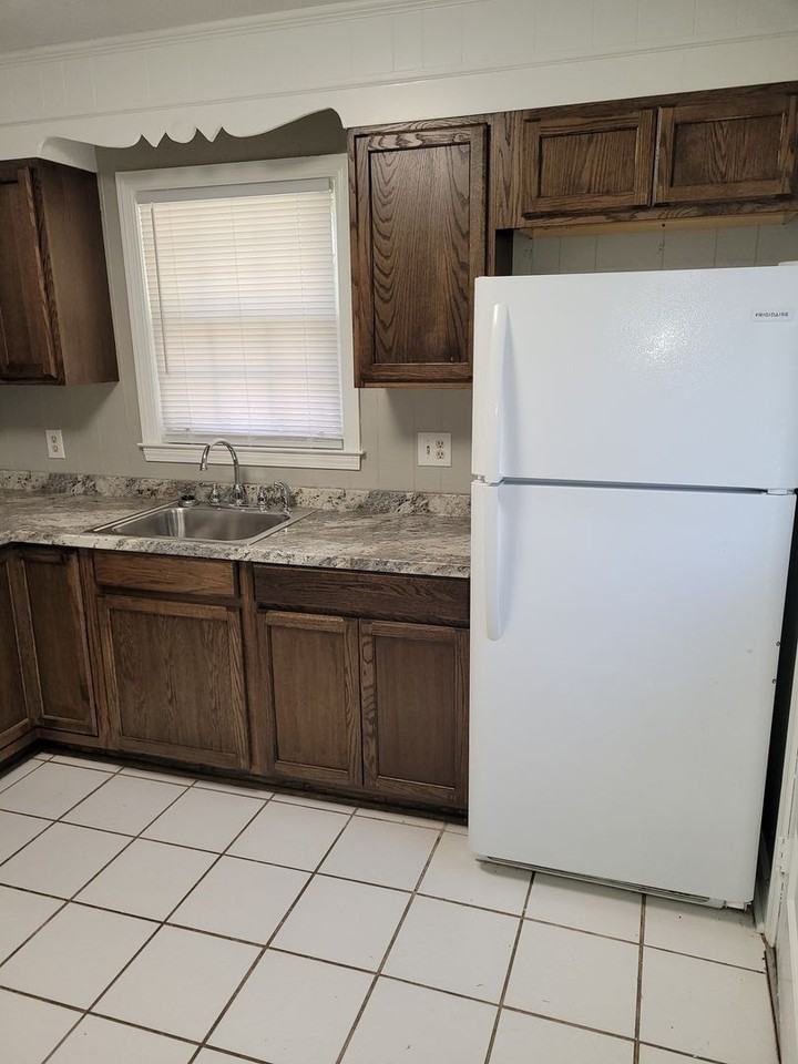 83 Hope Ln - Photo 3 of 17