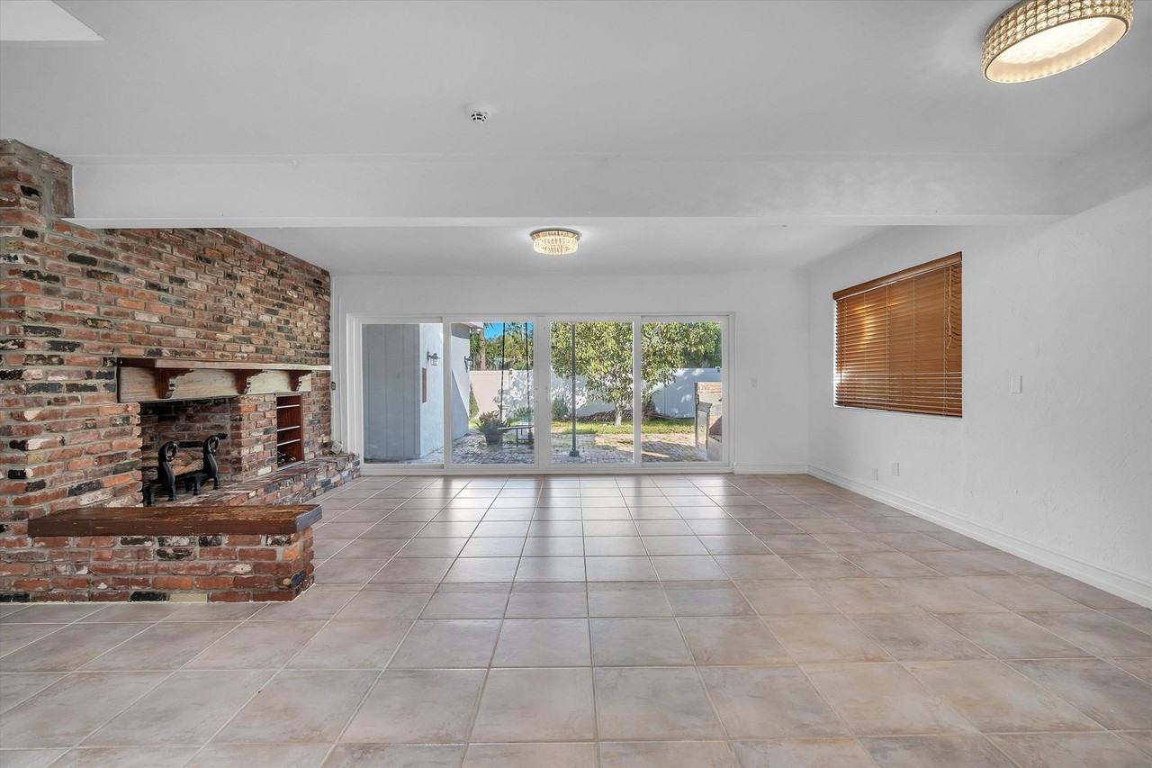 1125 N 13th Ct - Photo 3 of 11