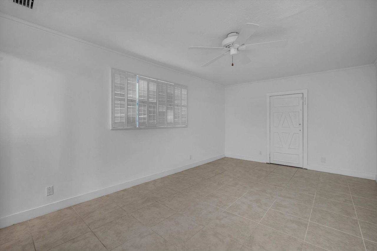 1125 N 13th Ct - Photo 5 of 11