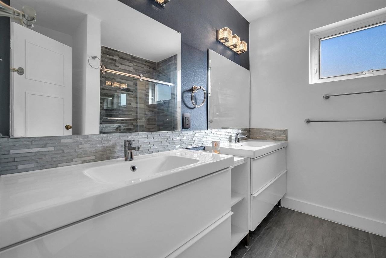 1125 N 13th Ct - Photo 6 of 11