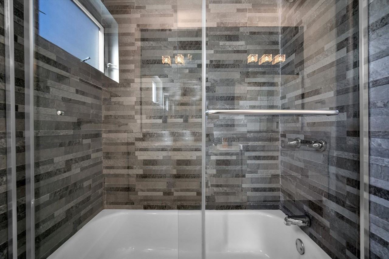 1125 N 13th Ct - Photo 7 of 11