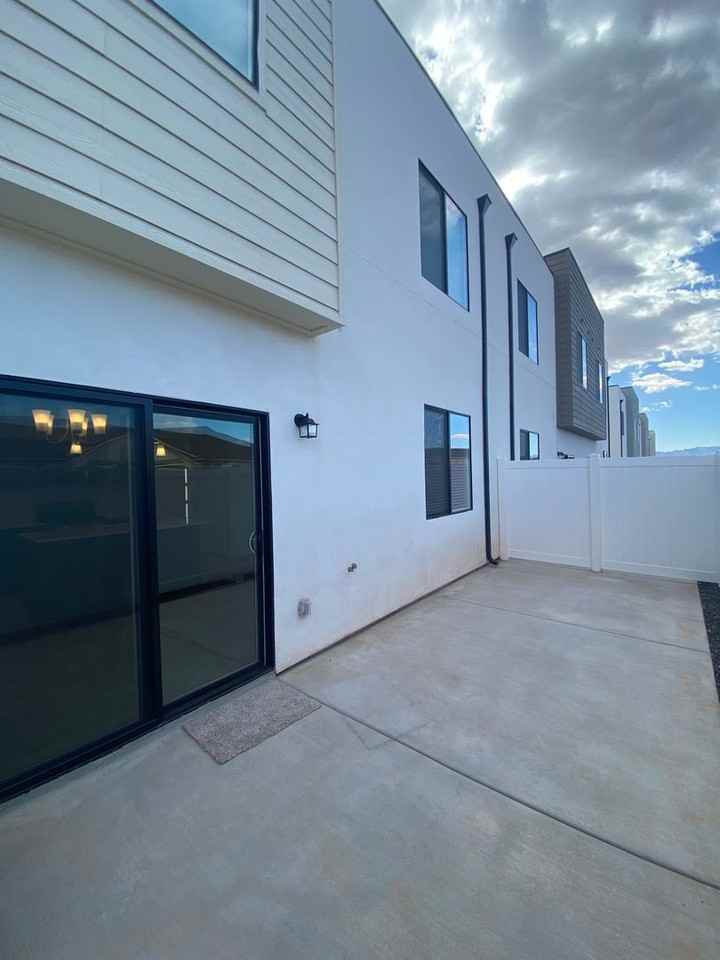 619 E Eureka Aly - Photo 6 of 21