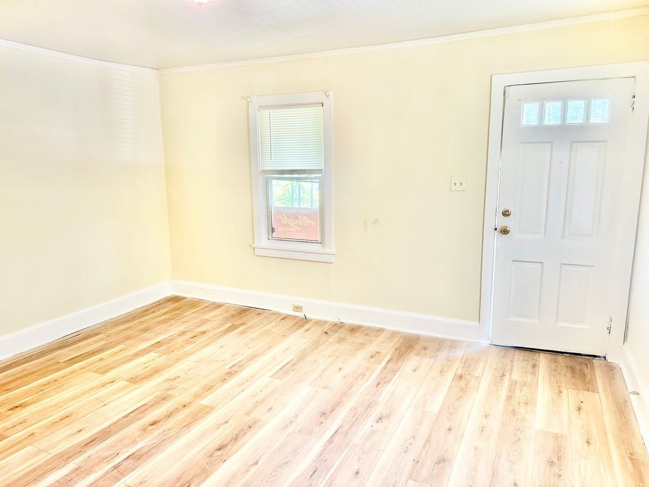 260 Lucky Ln - Photo 3 of 8