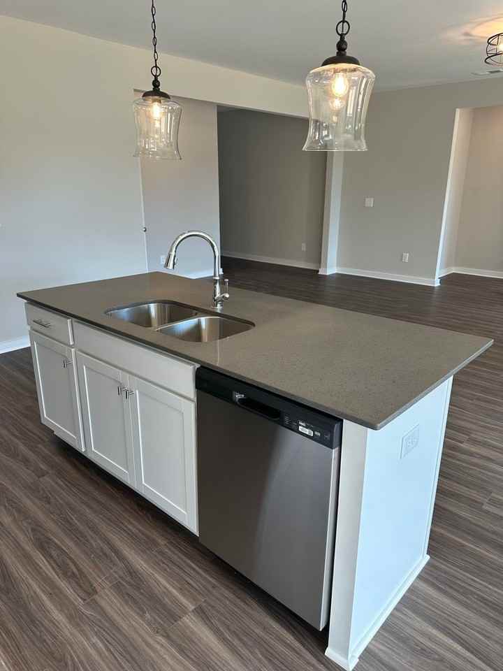 1545 Mckesie St - Photo 6 of 32