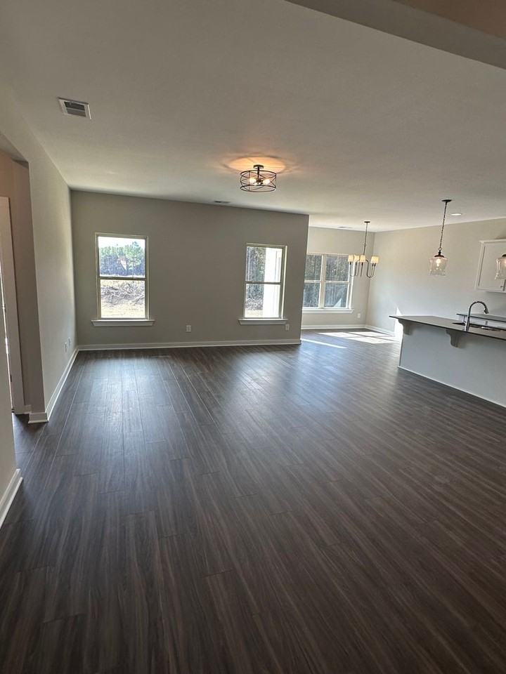 1545 Mckesie St - Photo 4 of 32