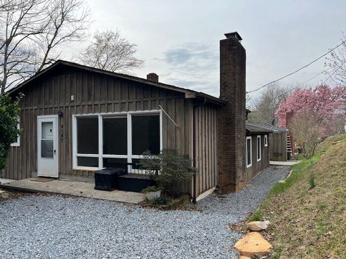 4542 Cobb Ave - Photo 3 of 29