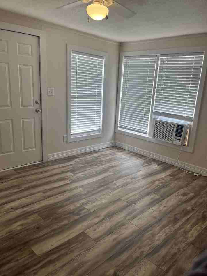 205 W Wilbarger St #NA - Photo 3 of 11