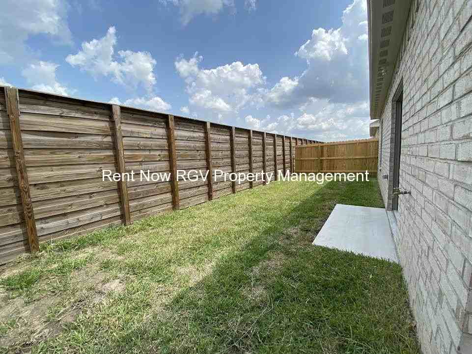 5700 Nightingale Ave #4 - Photo 4 of 11