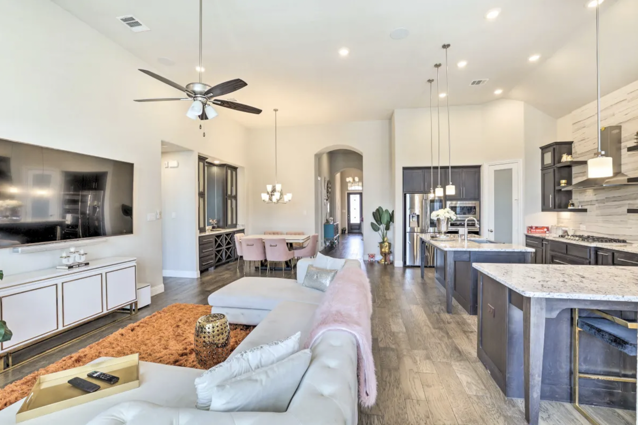 1563 Jocelyn Dr #NA - Photo 4 of 14