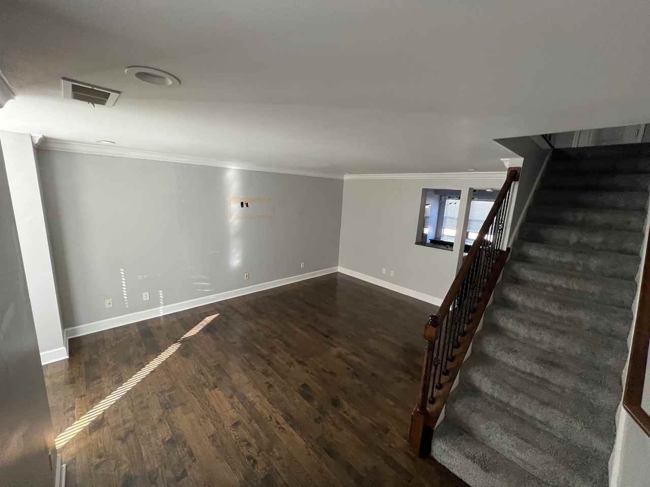 516 W 10th St - Photo 2 of 10