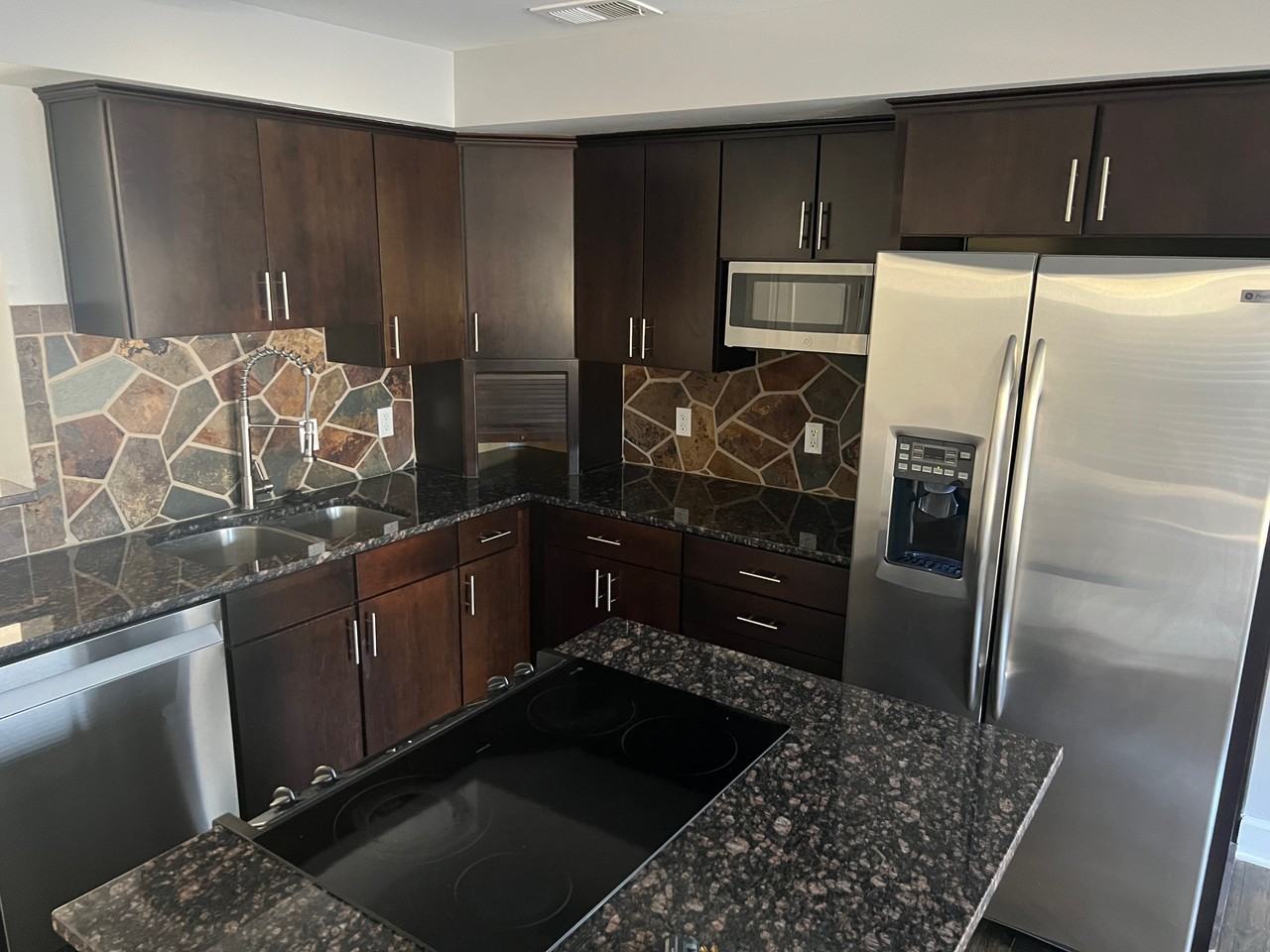516 W 10th St - Photo 3 of 10