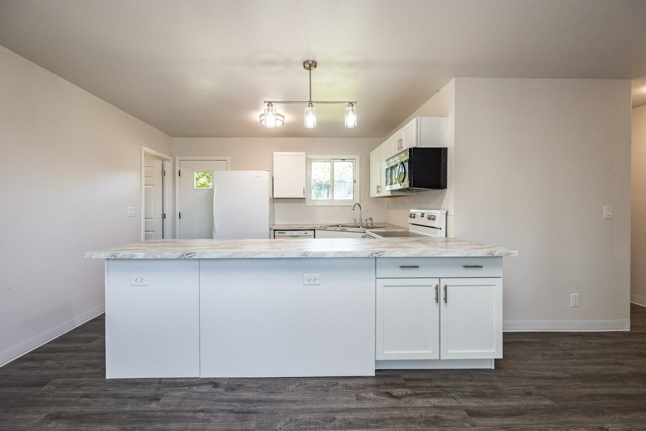 812 12th Ave #814 - Photo 4 of 19