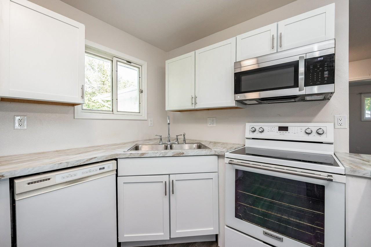 812 12th Ave #814 - Photo 5 of 19