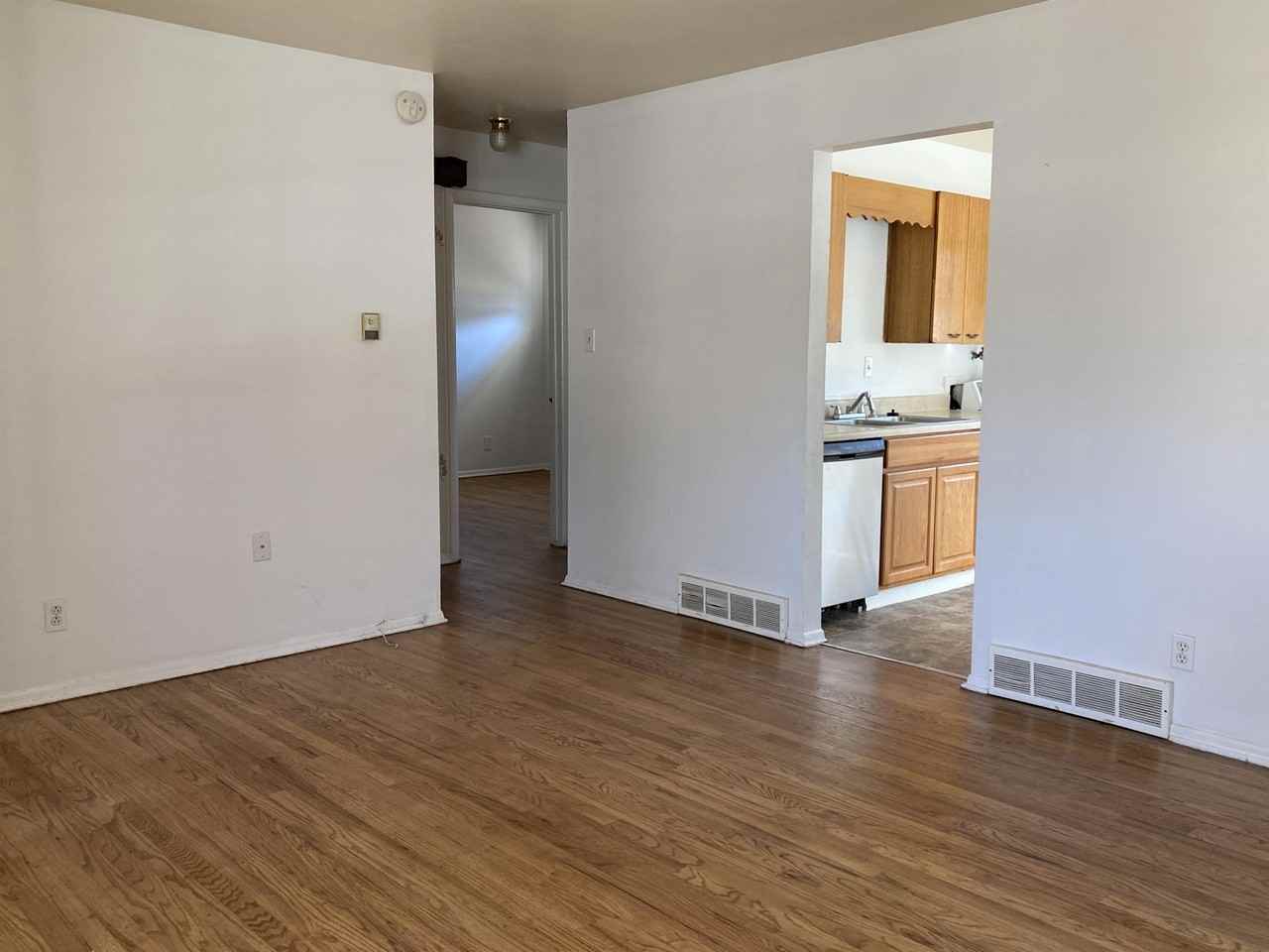 1421 Mcarthur Ave #1 - Photo 4 of 12