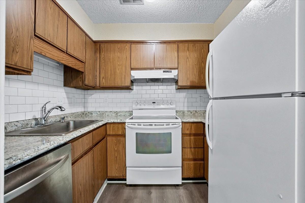 4606 Lawndale Dr - EUnit E #E - Photo 3 of 36