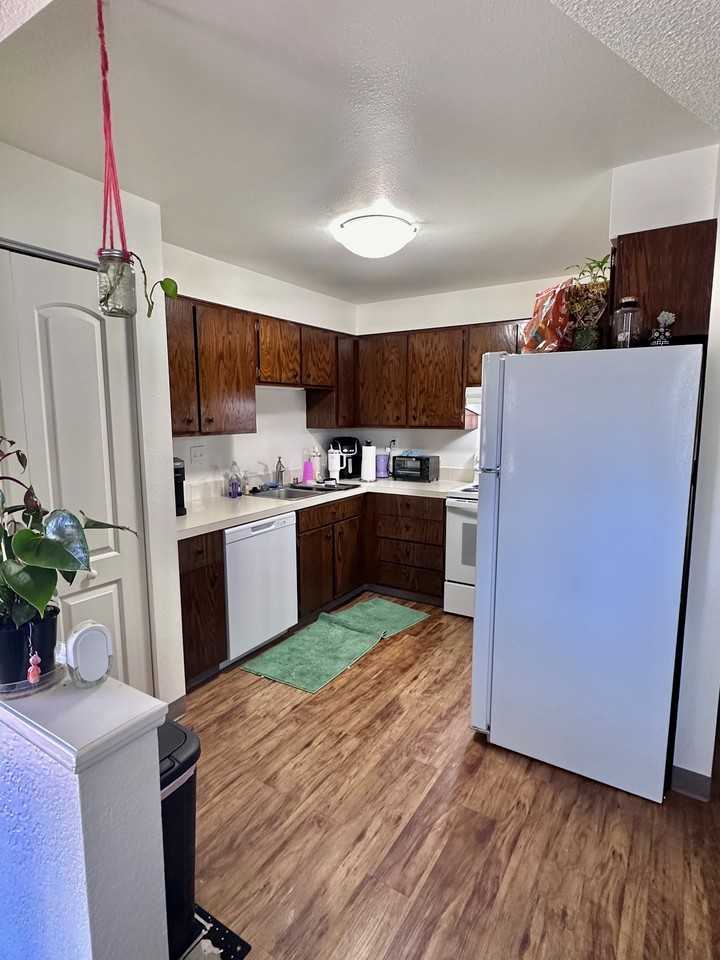 2717 W 22nd St #3 - Photo 7 of 15