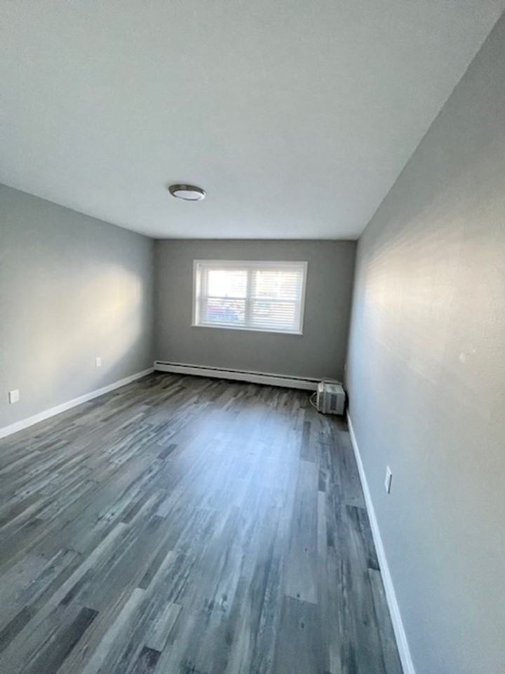 Fully Renovated Modern Apartments - Photo 4 of 26